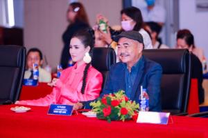 NSND Việt Anh bất ngờ chấm thi người mẫu
