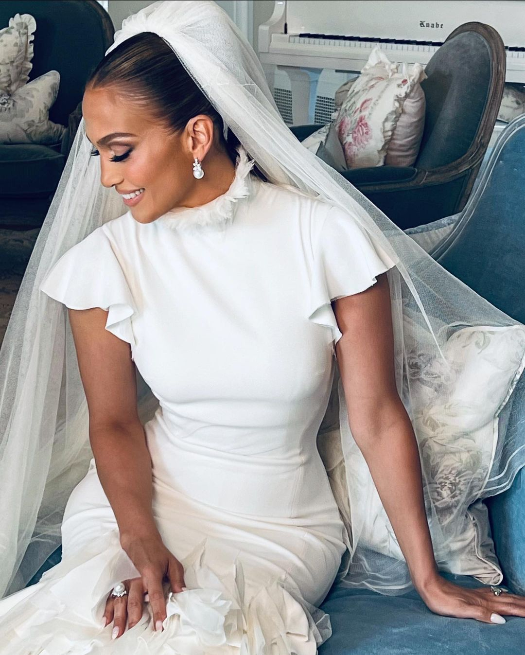 Jennifer Lopez đeo trang sức trị giá gần 50 tỷ trong đám cưới